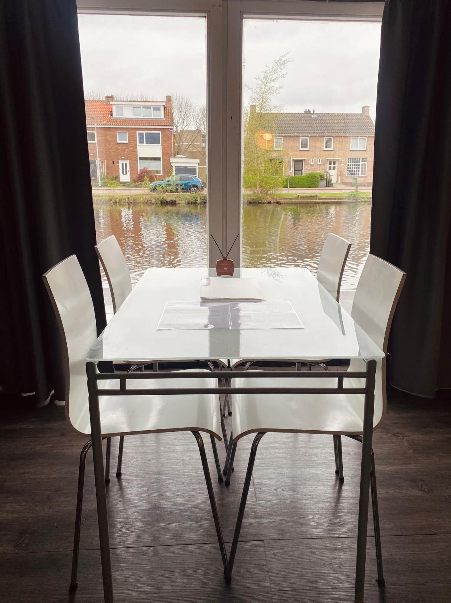 Bed & Breakfast Boathouse With Bikes *