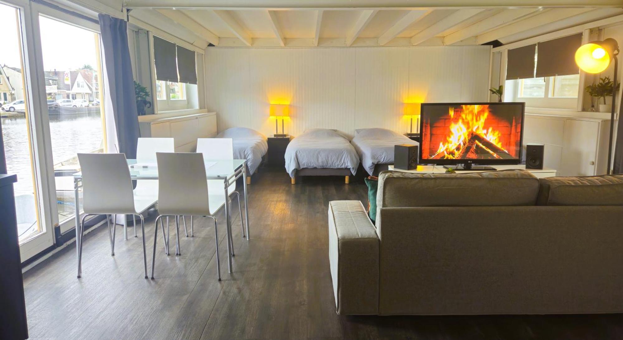 Boathouse With Bikes Bed & Breakfast Amsterdam